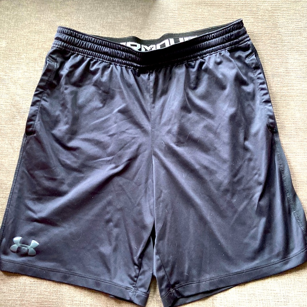Size large Under Armour shorts